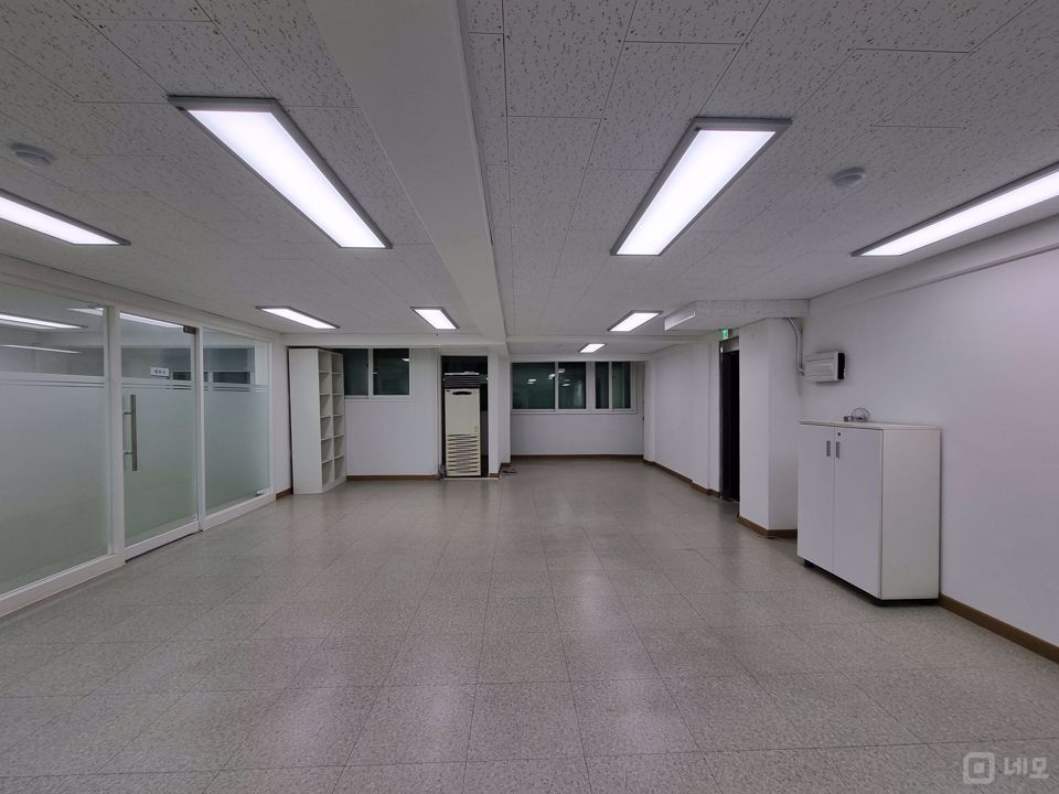 언주역에서 도보 3분 내 깔끔한 사무실 매물의 4번째 사진