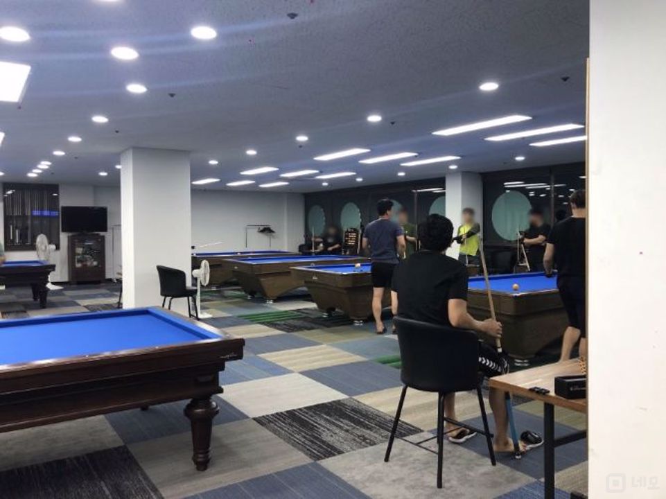 유동인구 많은 신장동 하남시청 근처 당구장 상가 점포 매물의 2번째 사진