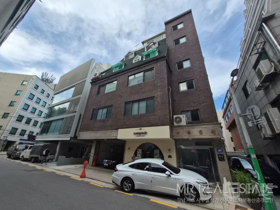 실사진 양재천카페거리 S급인테리어 룸3개 빠른계약예상 매물의 10번째 사진