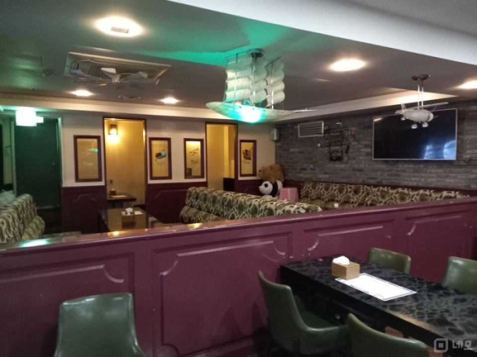 신림동 복합상권에 위치한 호프집 매물의 2번째 사진