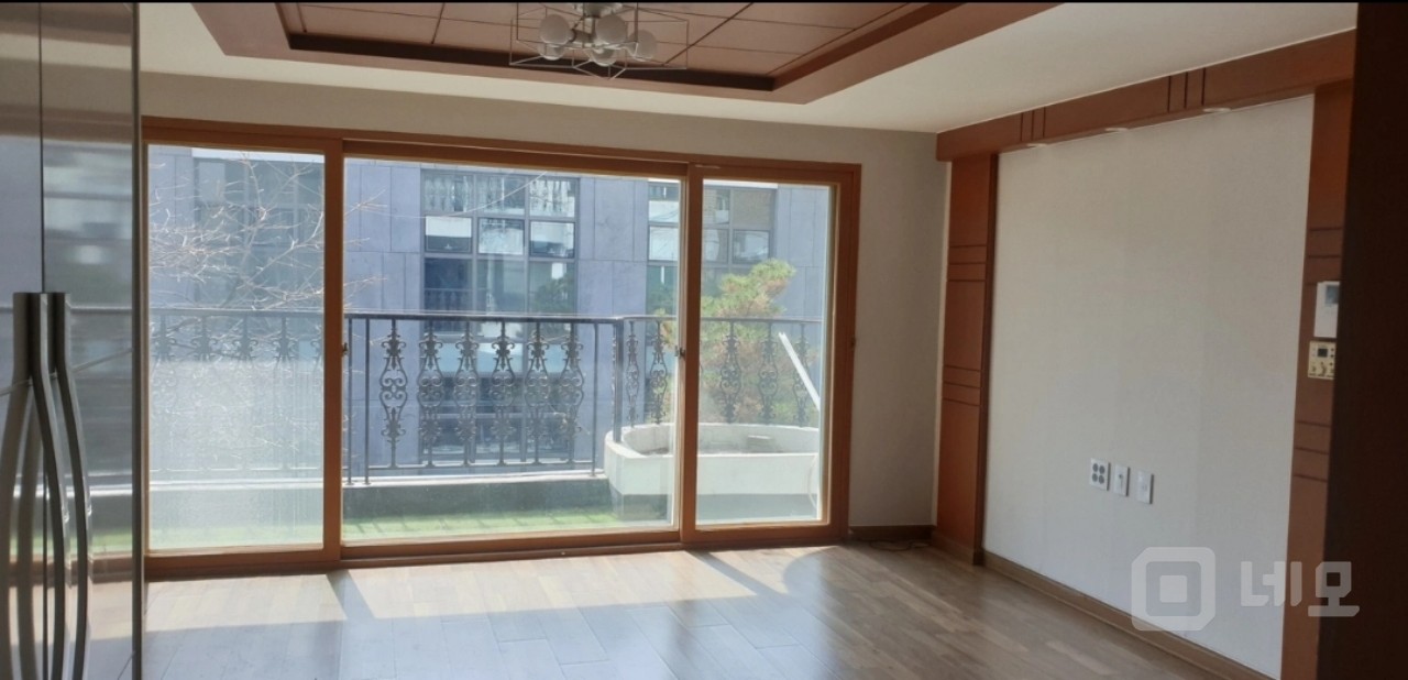 감나무가 있는 건물 매물의 1번째 사진