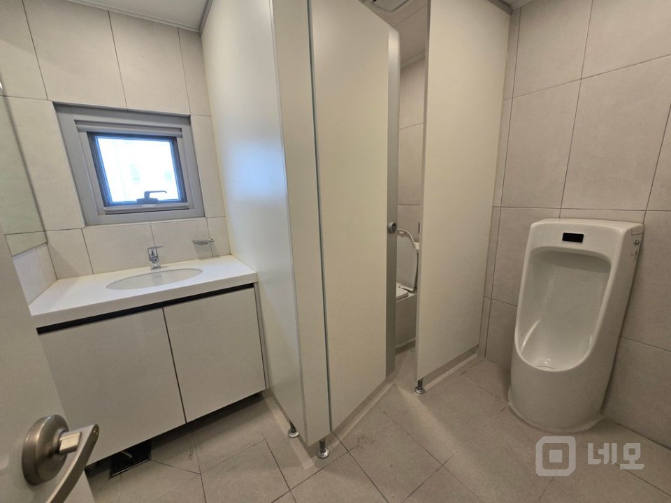 신축 노출천정 깨끗한 사무실 매물의 13번째 사진