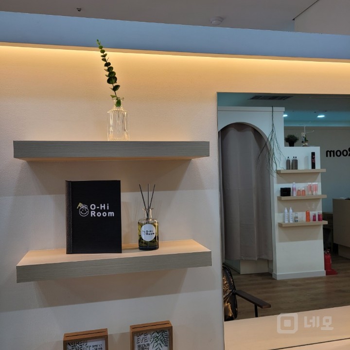 감성 미용실 인테리어 양도 / 경대 12 / 천장형에어컨 포함 매물의 8번째 사진