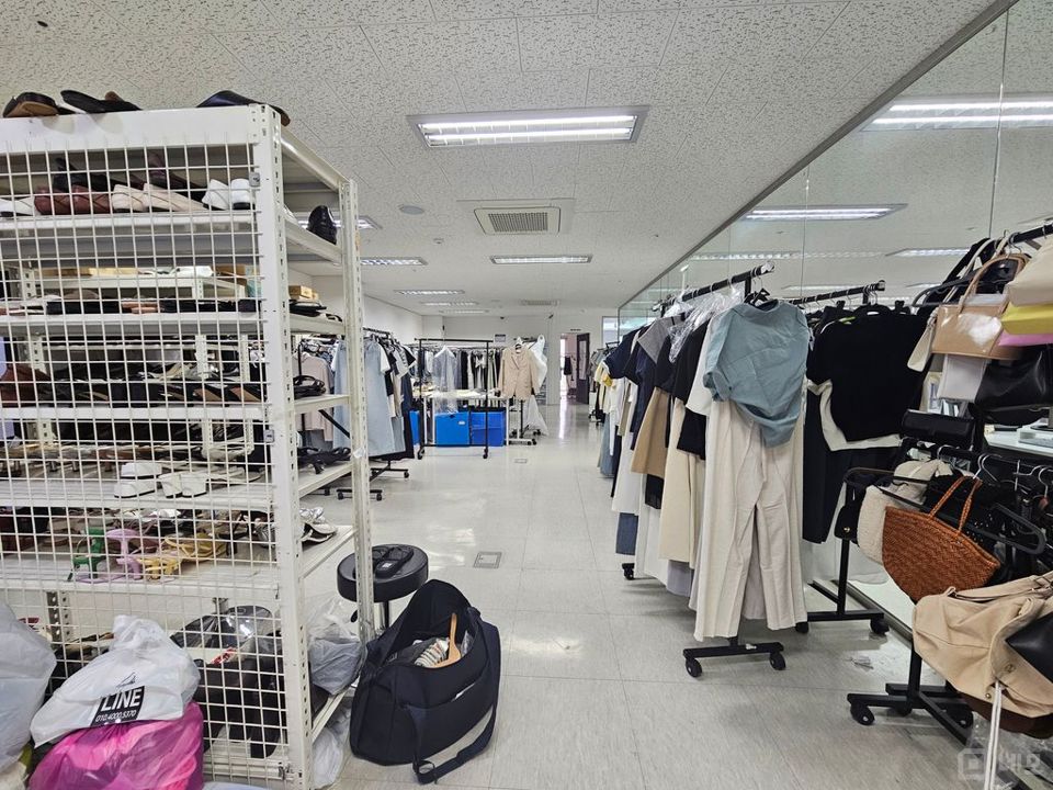 한개층 단독사용. 역세권. 인테리어 깔끔 매물의 11번째 사진