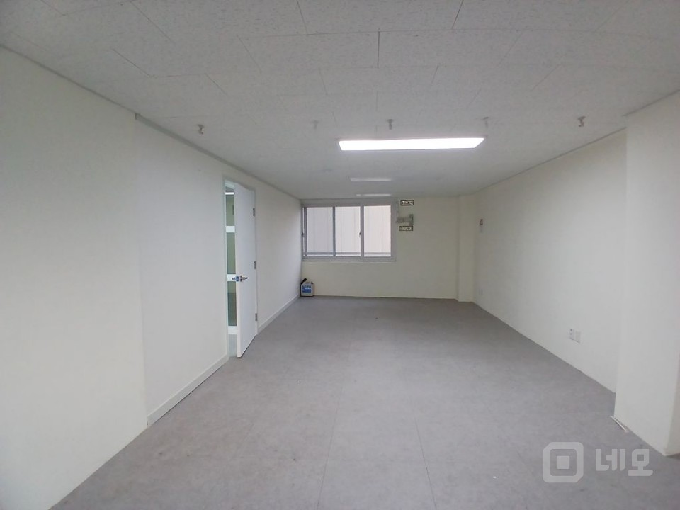 신림역 역세권 대로변 위치 내외관 깔끔한 무권리 가성비 상가사무실 매물의 3번째 사진