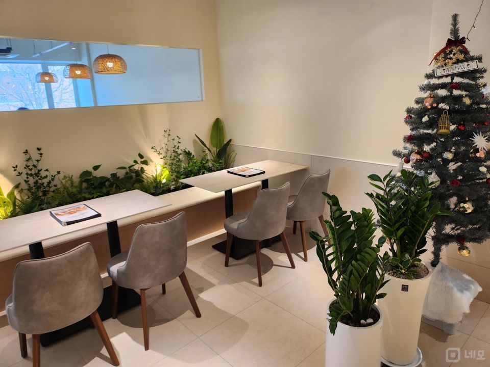 봉천동 서울대입구역 역세권, 고급스러운 인테리어의 브런치 레스토랑 매물의 3번째 사진