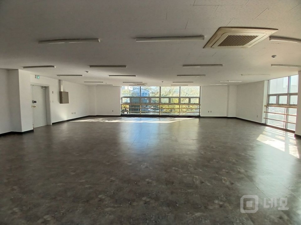 무권리, 시스템 냉난방기 완비, 즉시 입주 가능한 깔끔한 사무실 매물의 3번째 사진