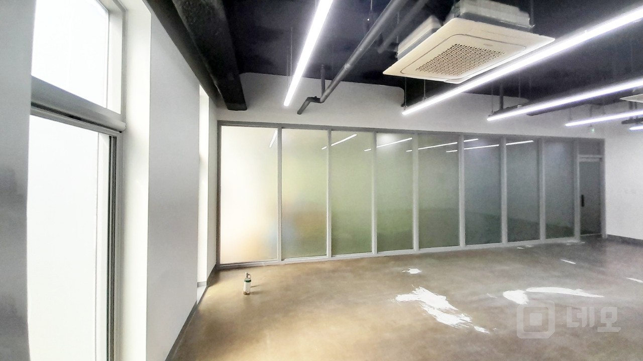 🏢 [신수동 2층] 신축급 근생상가✨ 엘리베이터·주차 완비! 매물의 9번째 사진