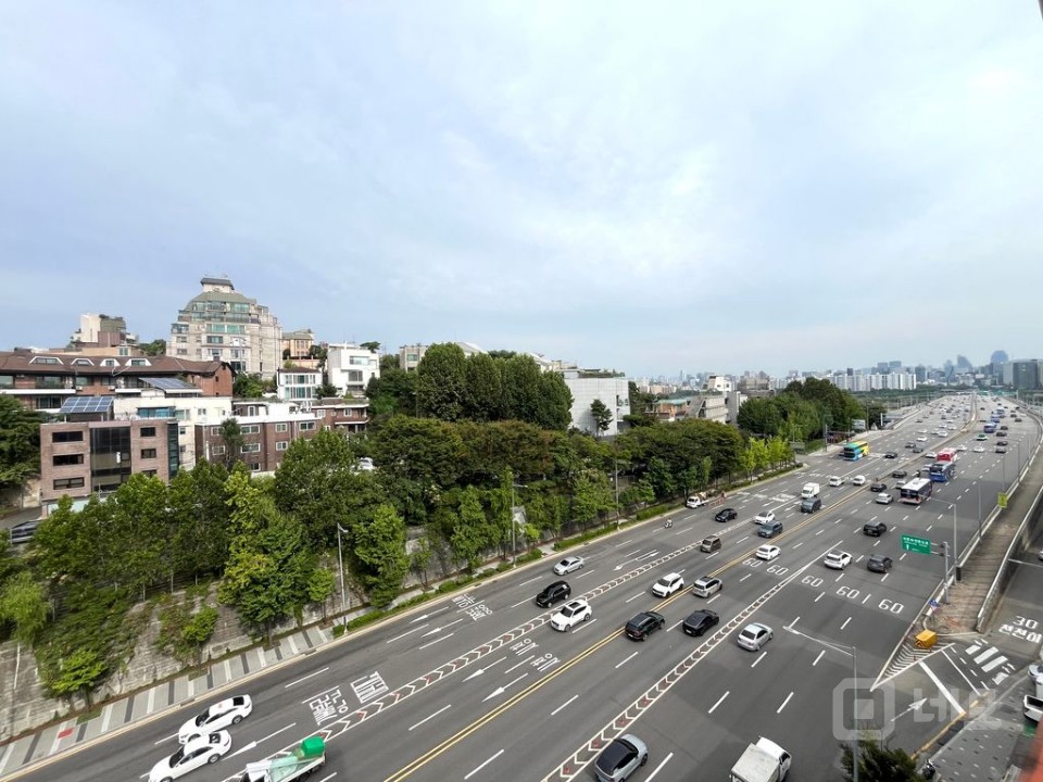 한남대교 바로앞 입지한 통임대, 사옥 및 쇼룸 추천, 주차 7대, 무권리 매물의 2번째 사진