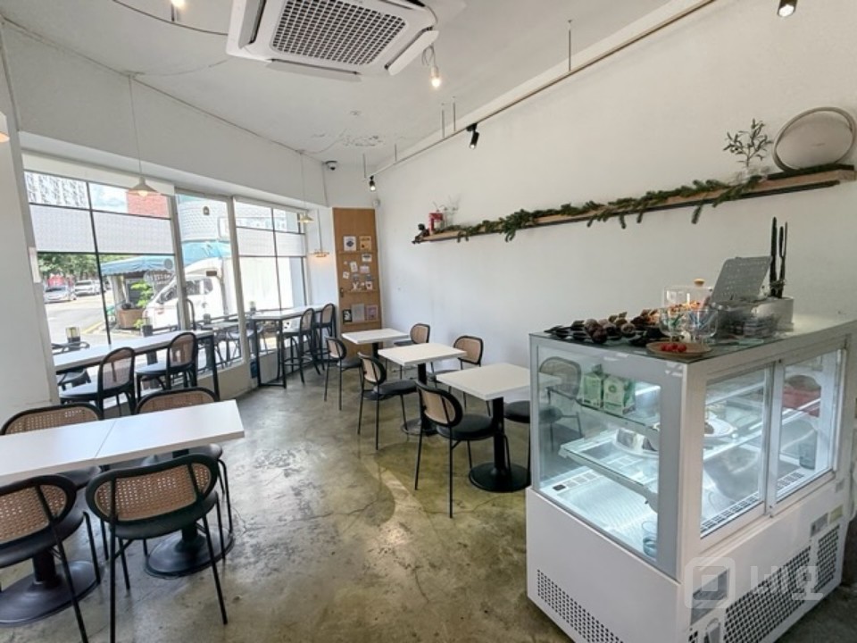 공원, 학교, 아파트 단지 등 유동인구 많은 카페 매물의 1번째 사진