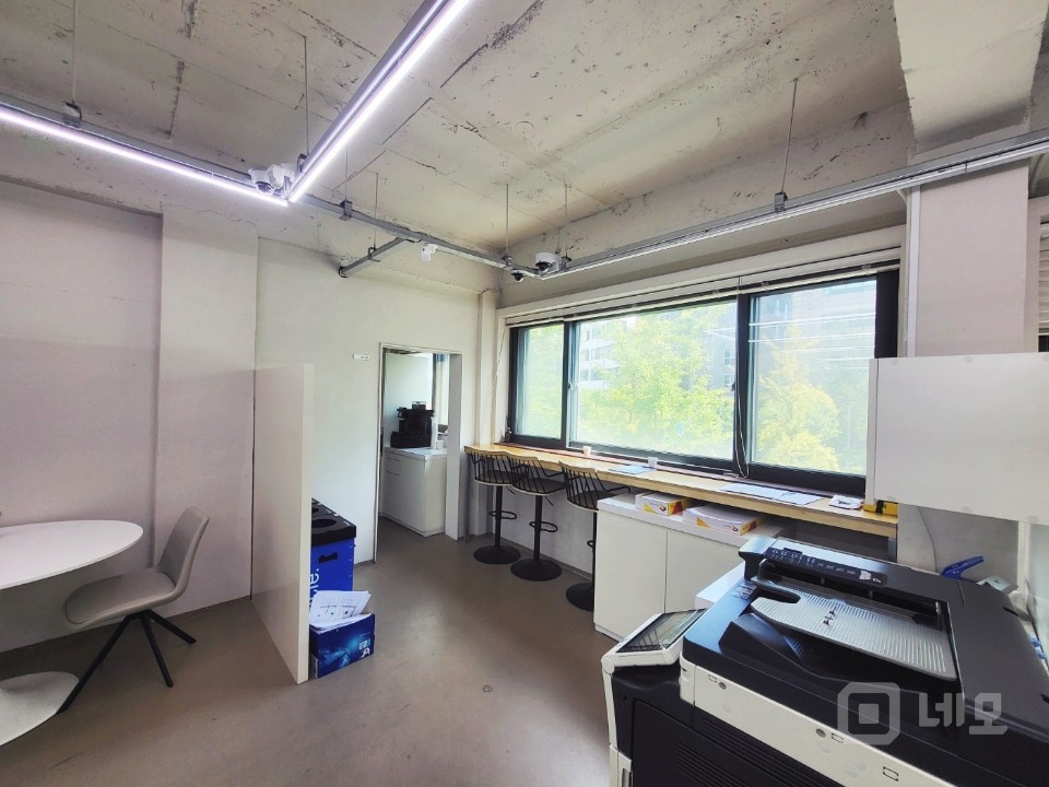 양재동 대로변 특급 인테리어 ACE 디자인 사무공간 노출천장 레일조명  매물의 7번째 사진