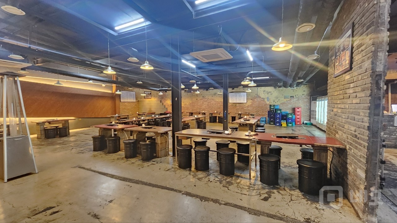 깔끔하고 넓은평수를 찾고 있다면  매물의 2번째 사진