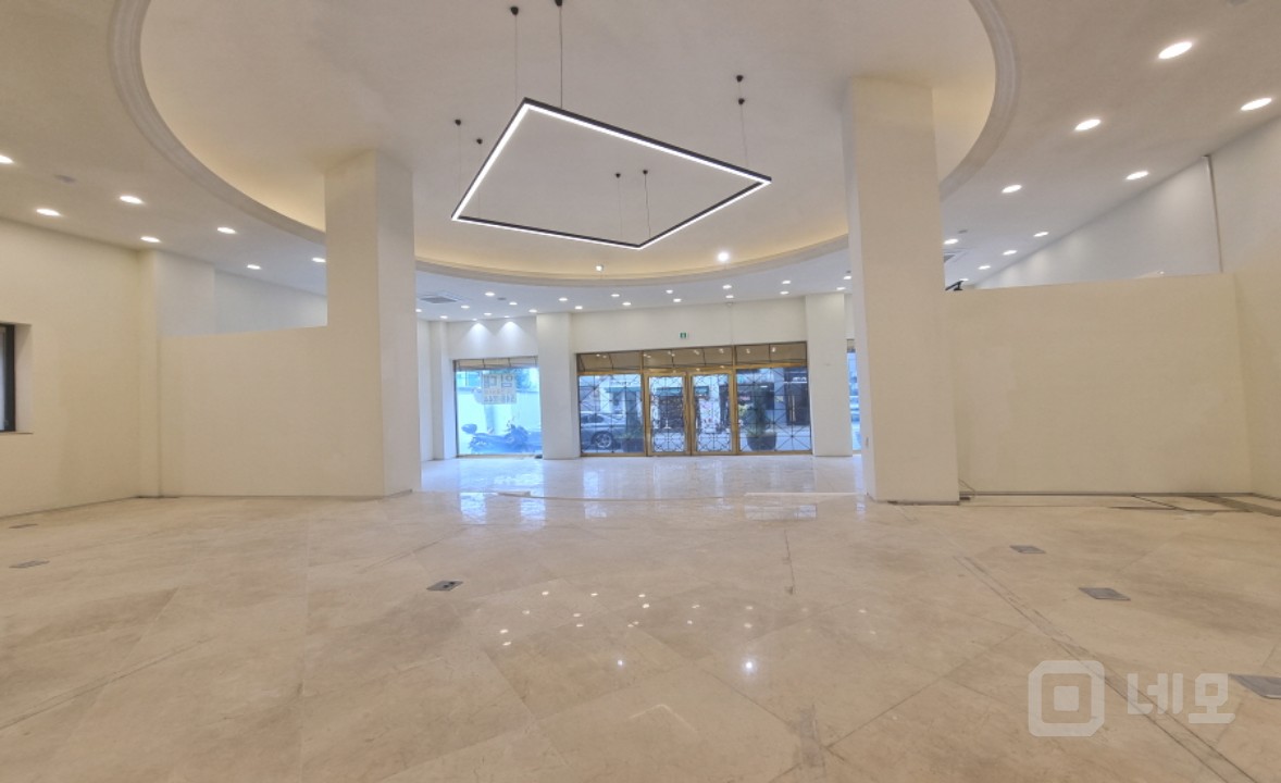 강남구청역도보2분/고급건물 1층상가 귀한무권리 매물의 5번째 사진