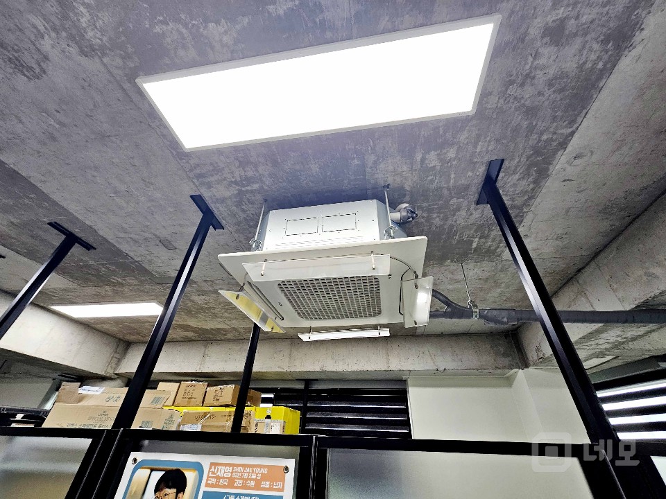 I세븐I 합정역 트렌디한 인테리어 40평대 사무실 매물의 13번째 사진