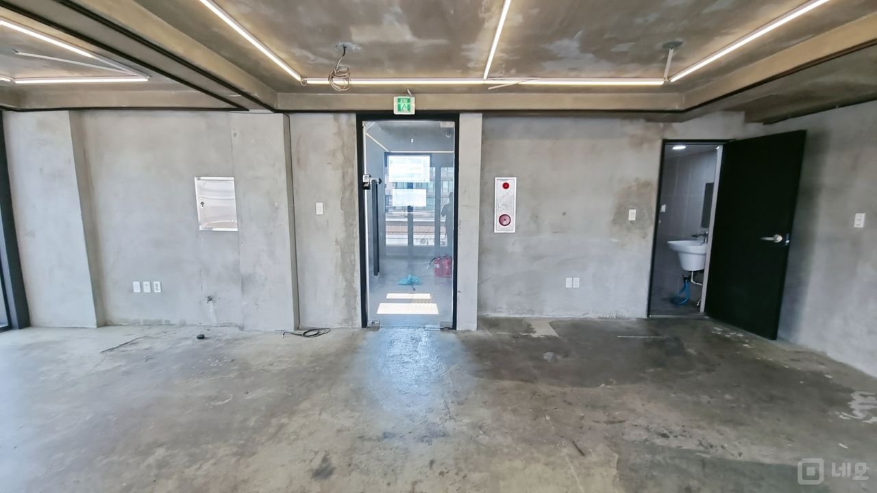 채광 우수한 남서향 5층 사무실 매물의 2번째 사진