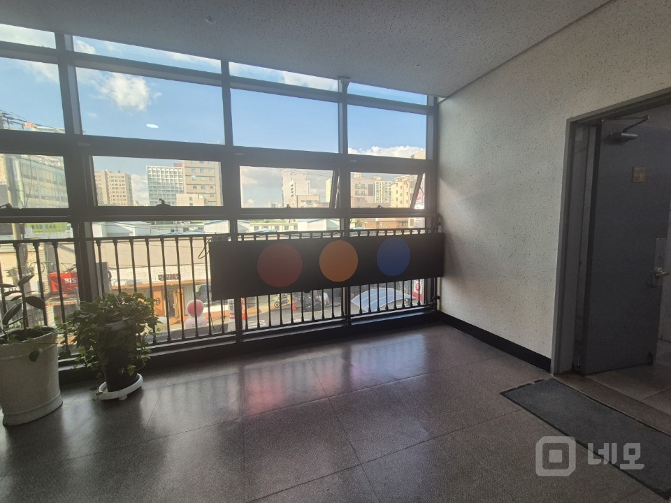 동부시장 시설 깔끔 2층 사무실 상가 엘베0 주차0 매물의 2번째 사진