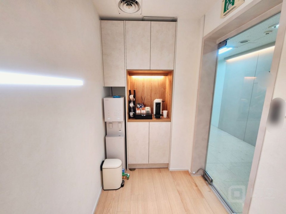 🏢 논현역세권 인테리어 우수 오피스 🏢 매물의 7번째 사진