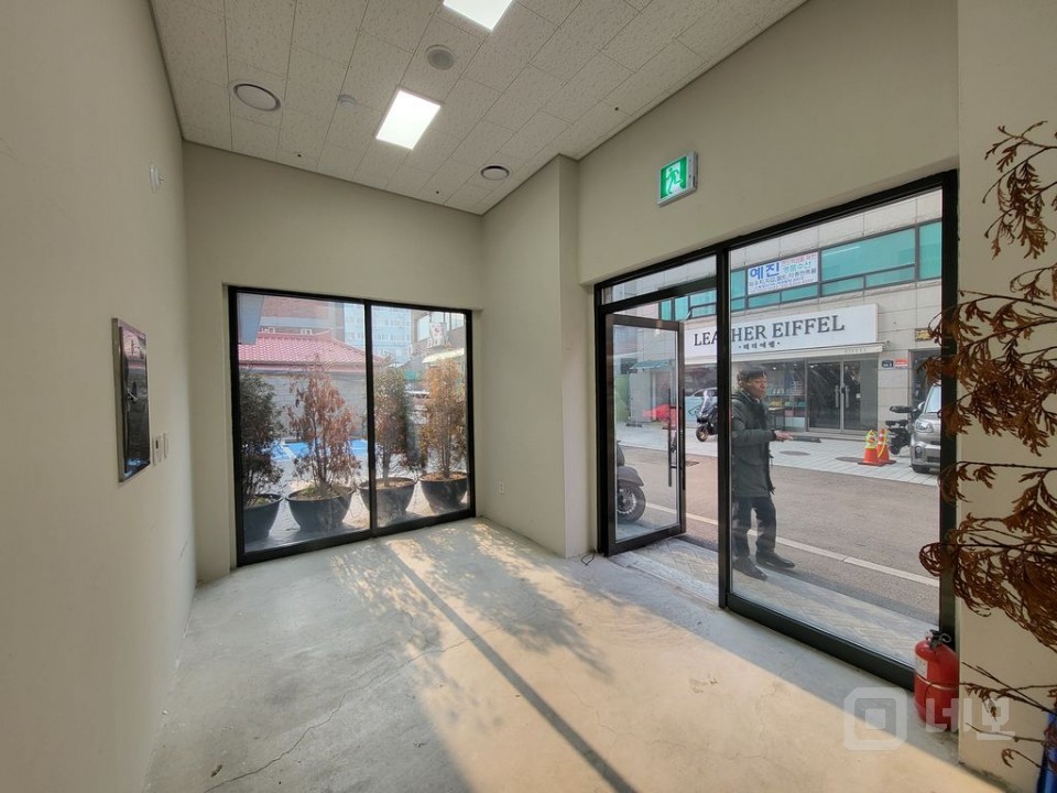 동묘구제시장 권리금없는 피혁및부자재 오피스텔 1층상가 주차가능  매물의 3번째 사진