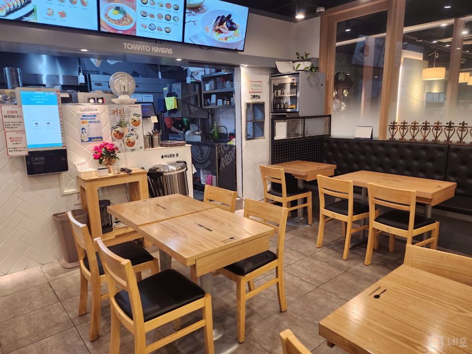 오피스텔 건물에 위치한, 유동인구 많은 장항동 매장 매물의 4번째 사진