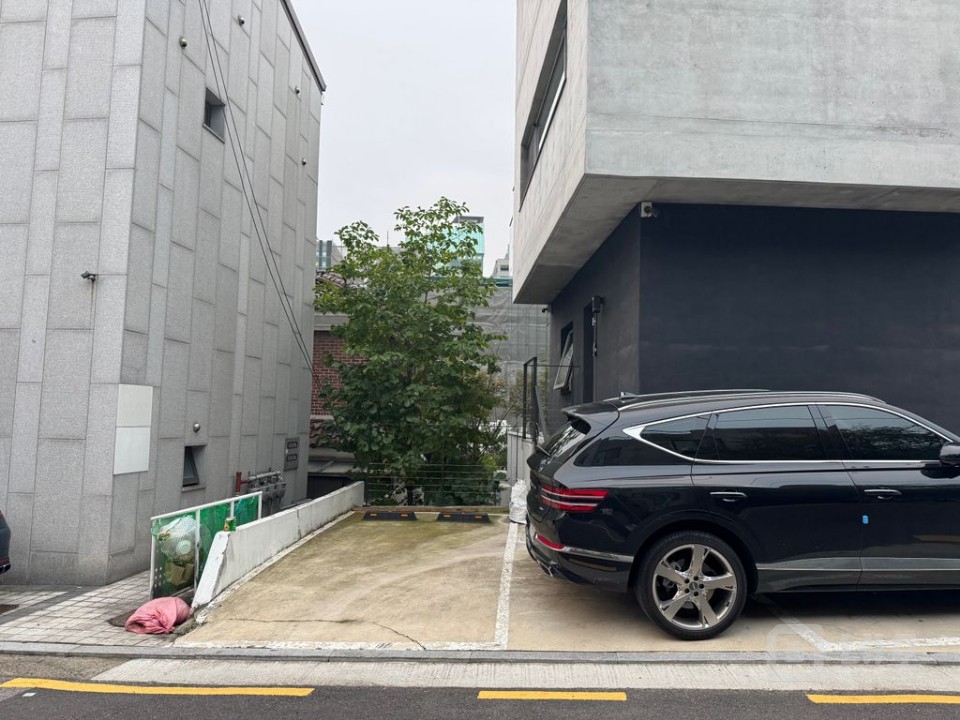 “강남 중심지 1층 매물, 모던 감성 + 즉시 입주 가능” 매물의 18번째 사진
