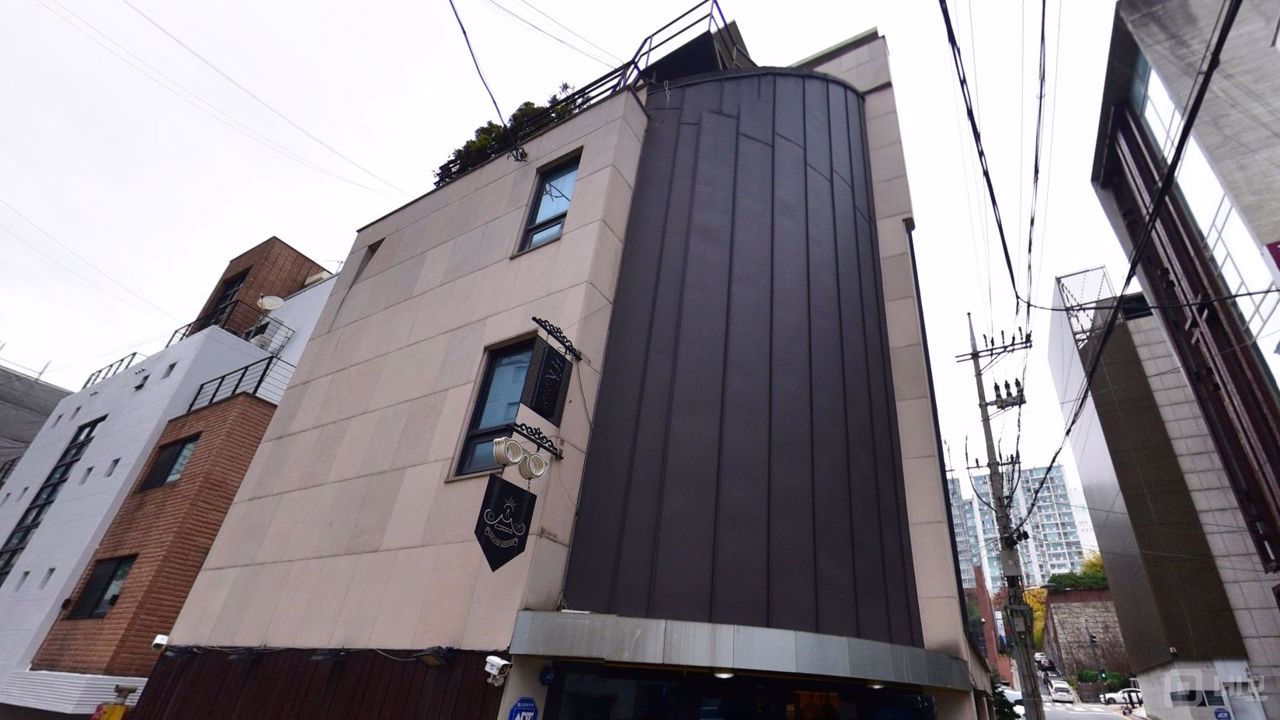 청담역 역세권, 고급스러운 인테리어의 안경원 매물의 6번째 사진
