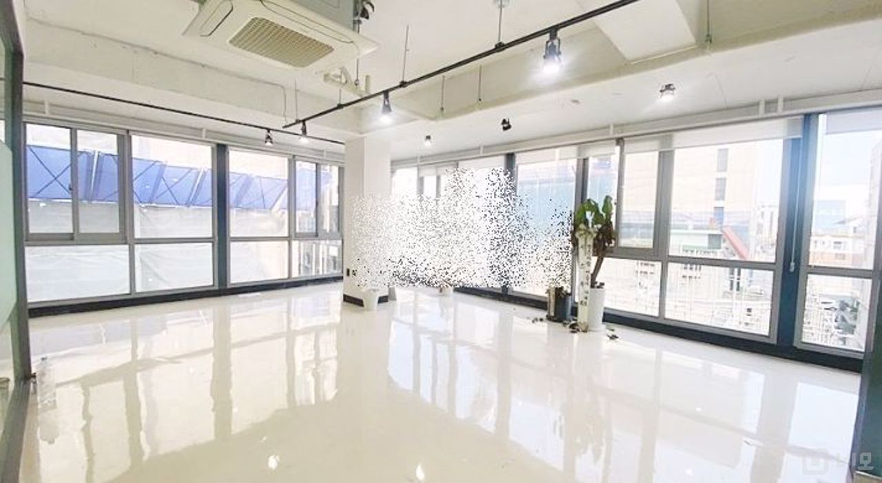 강남구청역 초역세권 인테리어 S급 통창 오피스 매물의 5번째 사진