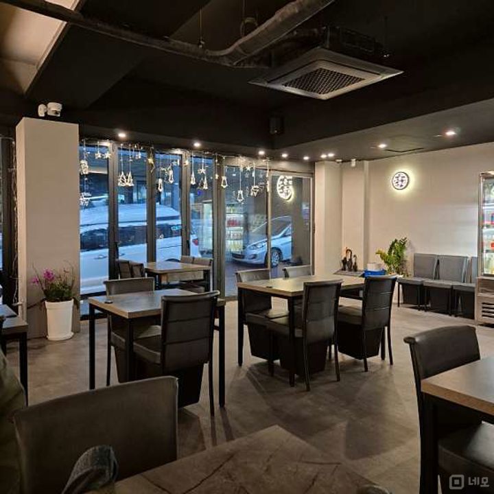 동선동 대학가에 위치한 요리주점 매물의 2번째 사진