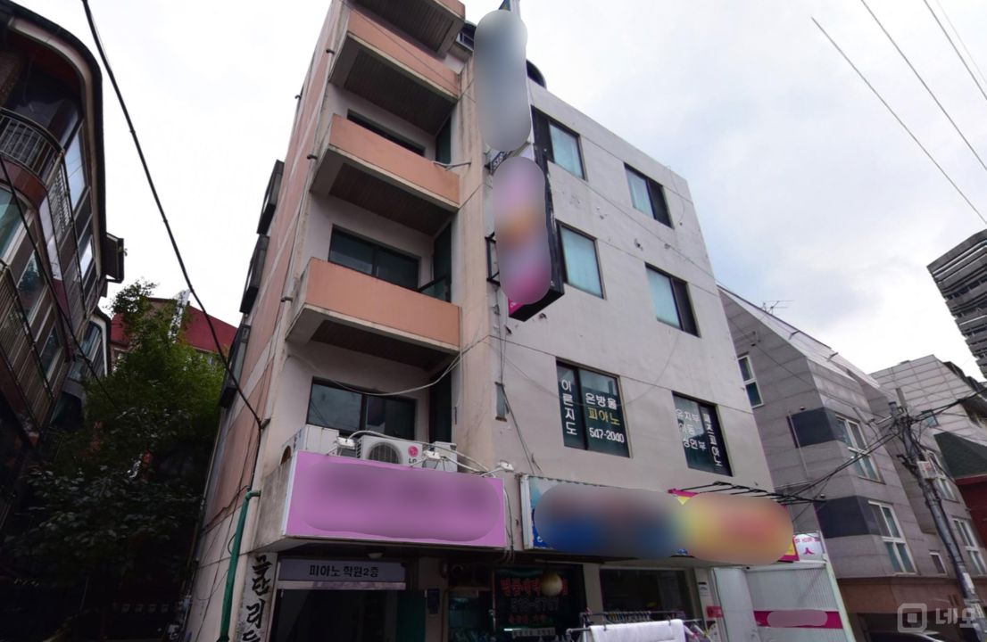 논현동 신논현역 역세권, 깔끔한 인테리어, 배달 매출 좋은 분식집 매물의 5번째 사진