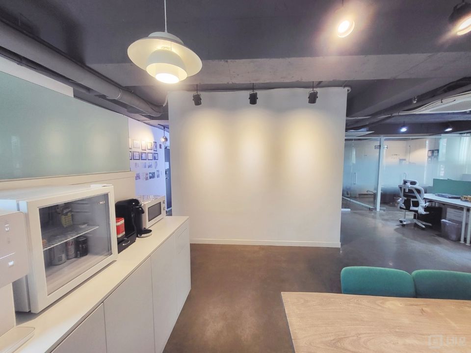 강남구청역 가까운 특급 인테리어 디자인 사무공간 테라스는 덤 매물의 16번째 사진