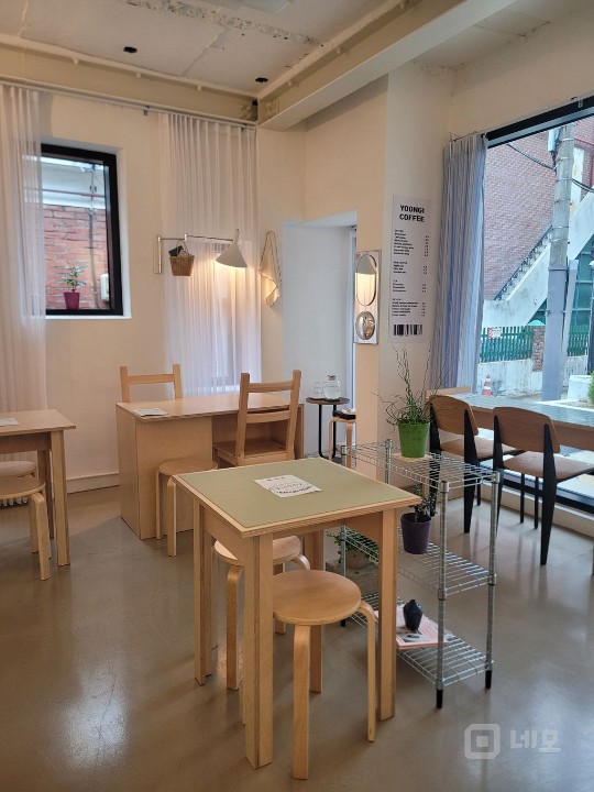 “성수동의 감성을 담아내는 아담한 단독 건물 카페” 매물의 4번째 사진