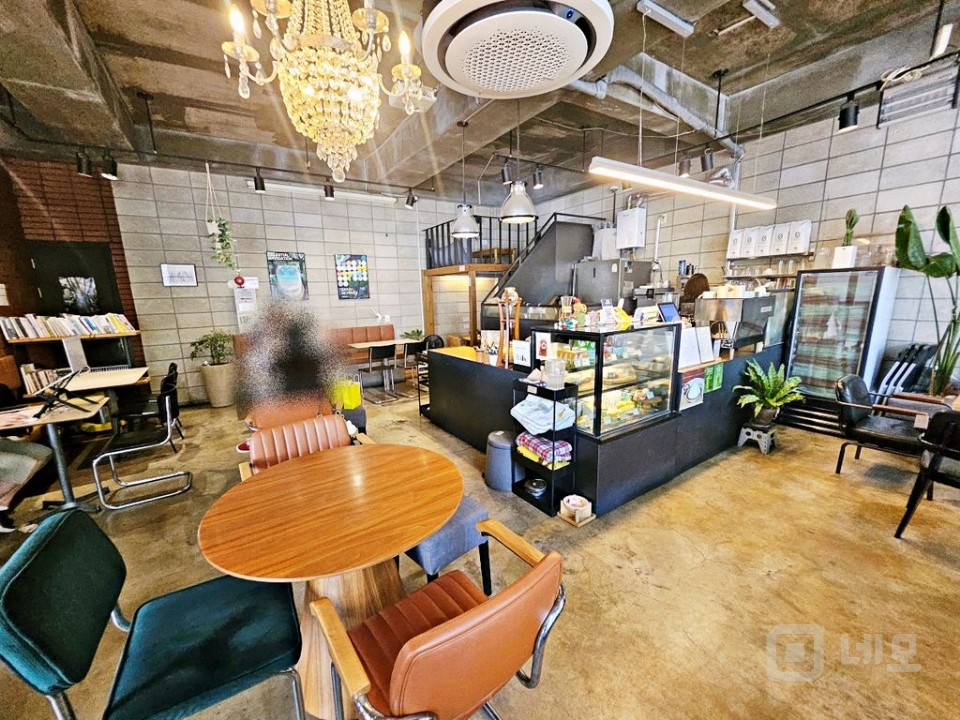 ⭐⭐ I 버스정류장 앞 상가 I 노출량대박 I 층고3.7M I 주차가능 매물의 8번째 사진