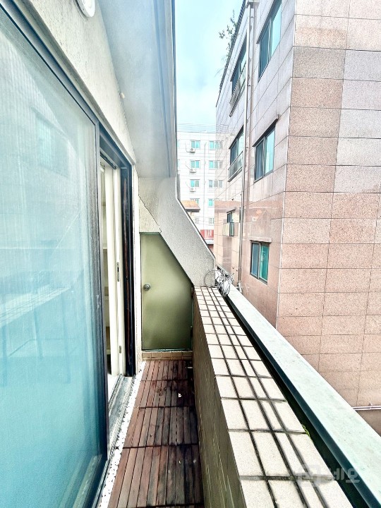 실 12평, 3층, 베란다 2개, 주차 가능, 약수역 도보 2분거리 매물의 14번째 사진
