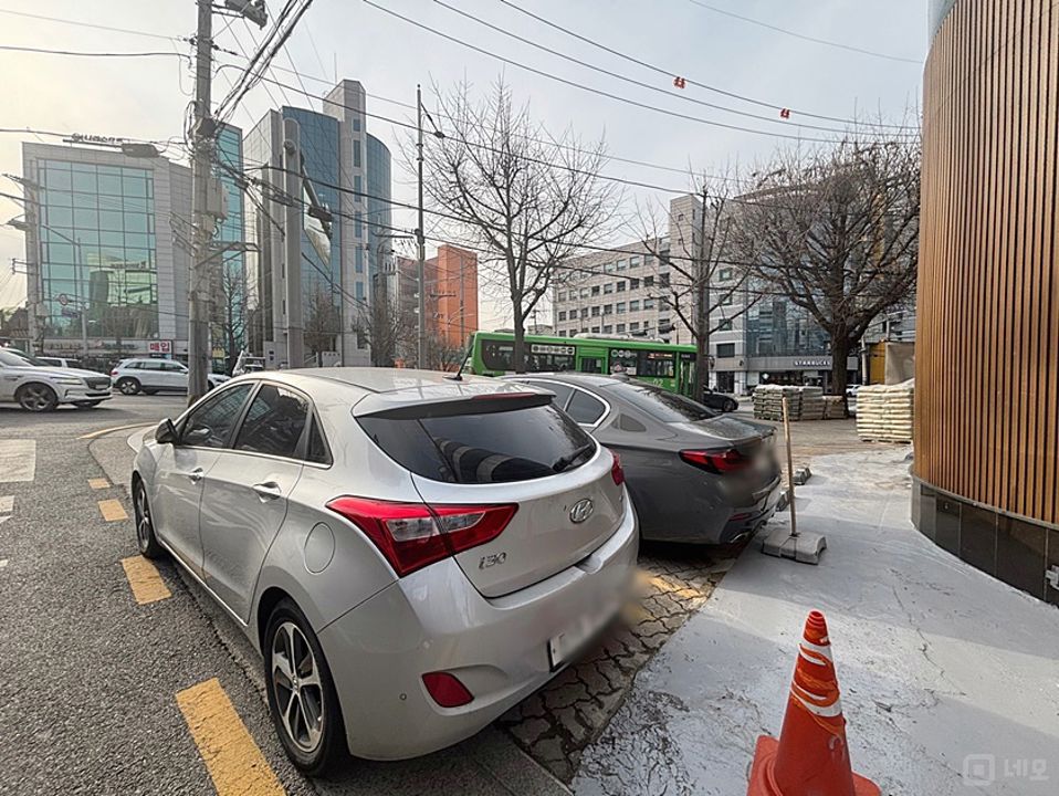대로변 코너 사무실, 노출천장, 레일조명, 주차무료1대, 인테리어 굳 매물의 7번째 사진