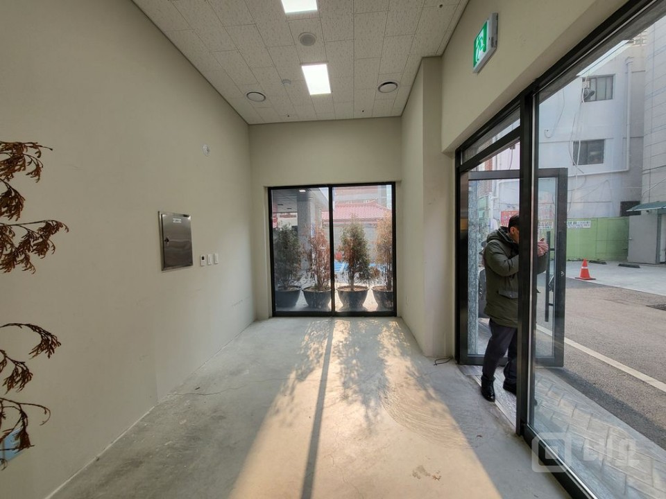 동묘구제시장 권리금없는 피혁및부자재 오피스텔 1층상가 주차가능  매물의 2번째 사진