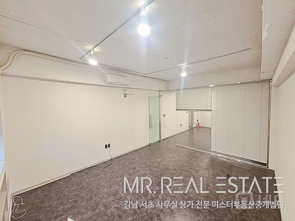 신논현3분.내부ACE.대로변빌딩.인테리어S급.가성비甲 매물의 1번째 사진