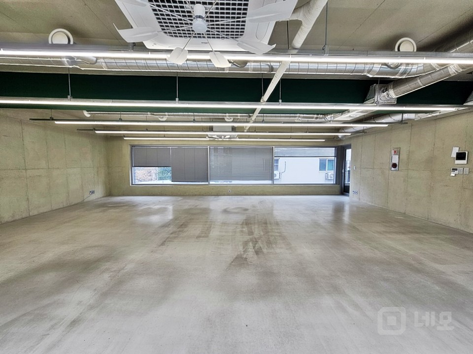 JS 서교동 신축급의 럭셔리 연층 테라스 사무실 매물의 8번째 사진