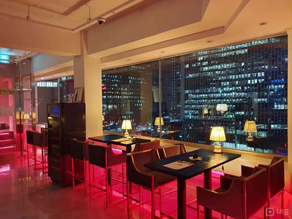 관철동 시설 상태 훌륭한 라운지 펍 매물의 2번째 사진