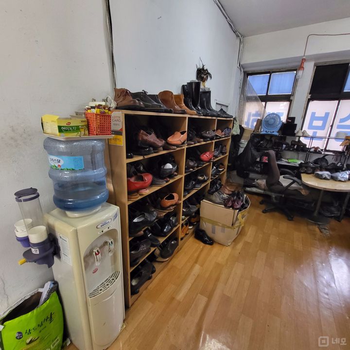 봉래동2가 수제화 거리에 위치한 신발 전문점 매물의 2번째 사진