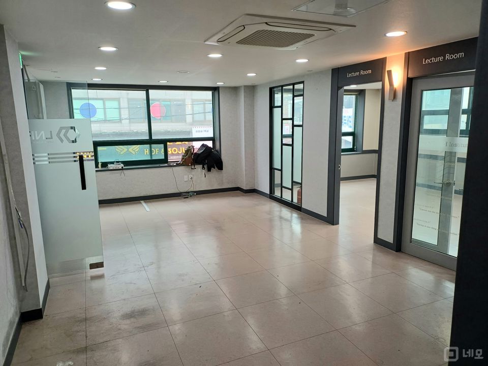 먹골역 초역세권 2층 사무실,깔끔하게 시설 왼비된 사무실.남향 매물의 3번째 사진