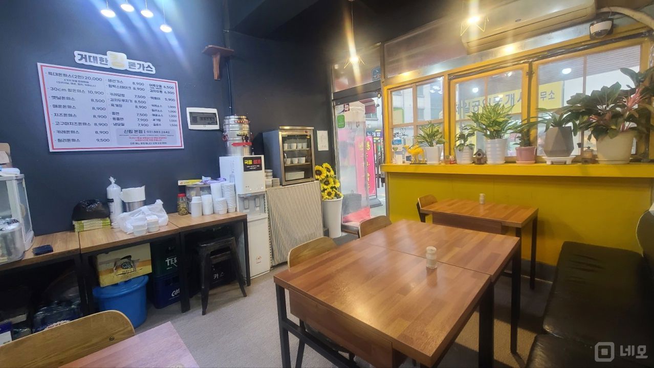 신림동 신림역 역세권, 깔끔한 인테리어, 주방 시설 완비된 돈까스집 매물의 1번째 사진
