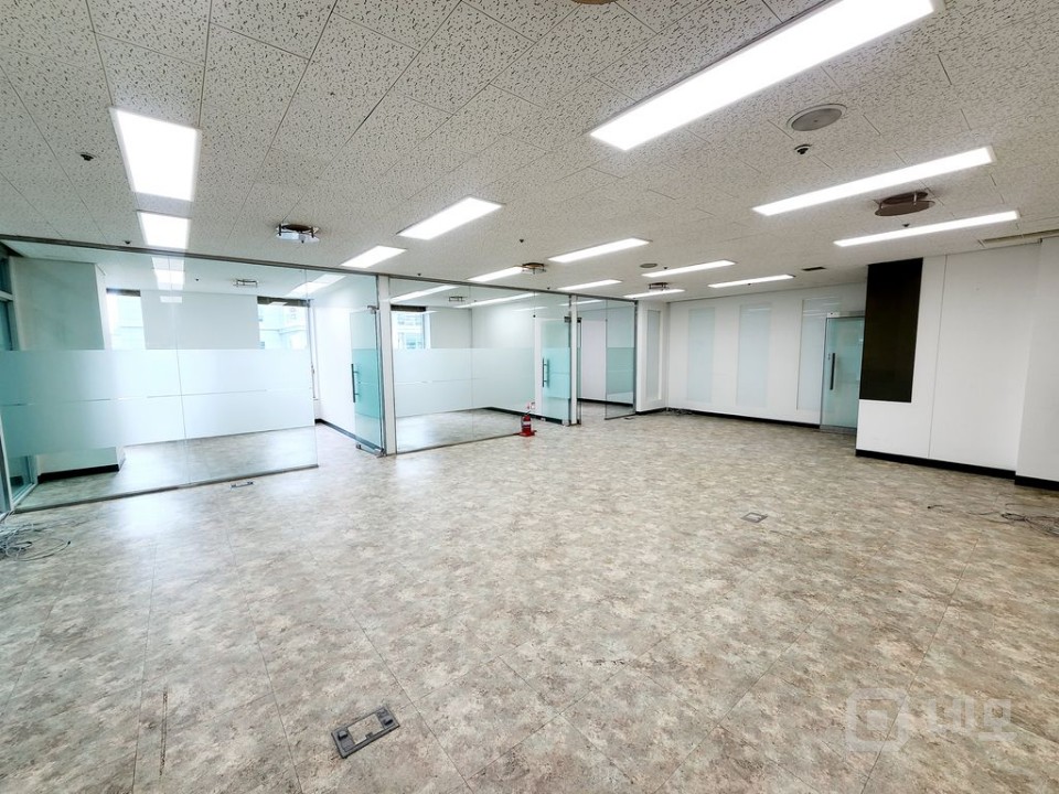 ◈가산더블역세권◈전용35평 룸3◈즉시입주가능◈ 매물의 1번째 사진