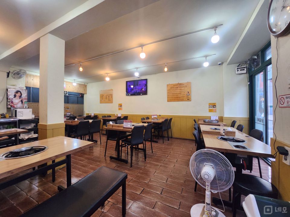 구로디지털단지역 초역세권, 먹자골목에 위치한 1층 음식점 매물의 1번째 사진
