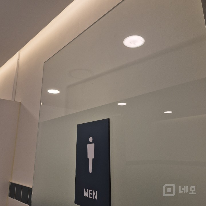 💕삼성동 I 쾌적한 화이트톤 인테리어 I 빠른 계약 예상되는 사무실 매물의 8번째 사진