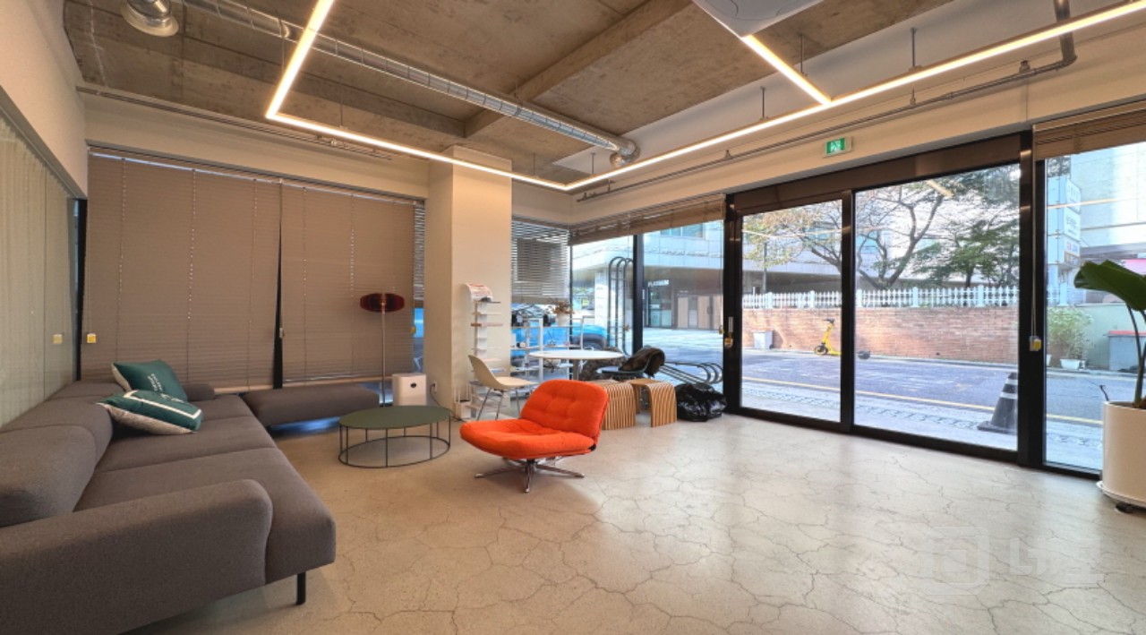 삼성중앙역 인근 무권리 컨디션 좋은 신축급 1층 상가 매물! 매물의 2번째 사진