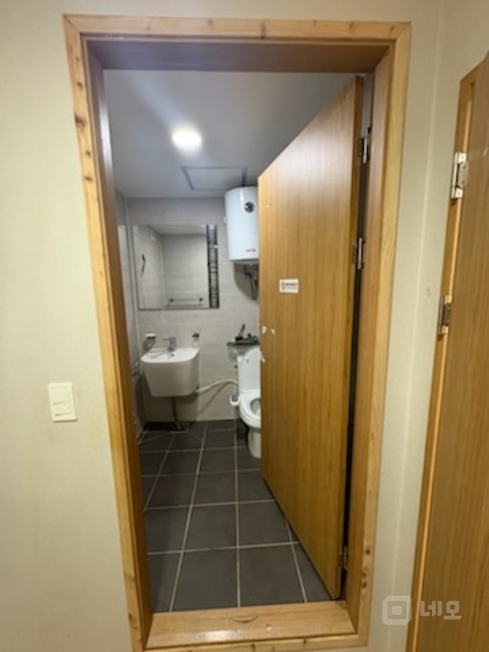 역세권내부남여화장실분리시스템에어컨2대옵션내부편백나무인테리어법인및쇼핑몰추천 매물의 11번째 사진
