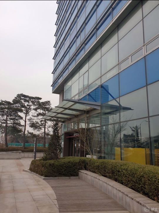국제업무지구역 초역세권, 깔끔한 시설의 송도동 사무실 매물의 9번째 사진