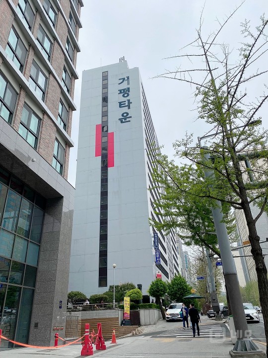 신논현역 도보 5분, 넓게 사용 가능한 7,8인용 사무실입니다. 매물의 8번째 사진