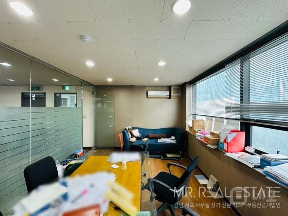 실사진 선정릉역1분 초역세권 엘베 자주식주차 룸2개 단독층 매물의 8번째 사진