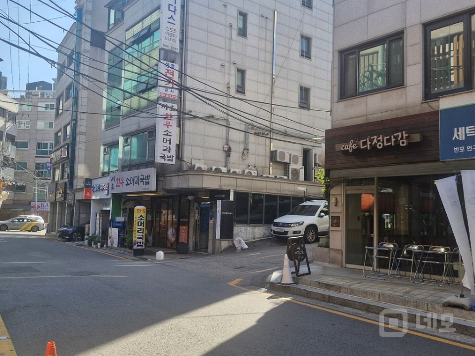 ☕ 반포동 감성 카페 창업 기회! 권리양도 (가시성 우수한 코너 상가) 매물의 10번째 사진