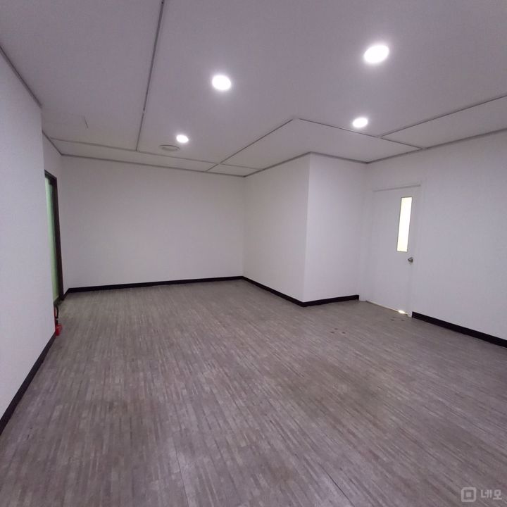 논현동 활용성 좋고 건물 관리 잘 되는 2층 사무실 매물의 1번째 사진